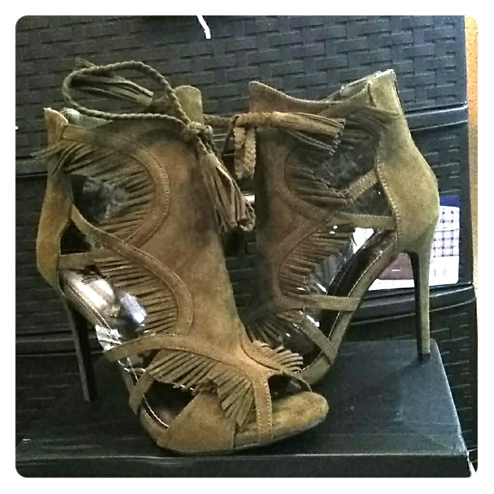 Heels - Picture 1 of 1